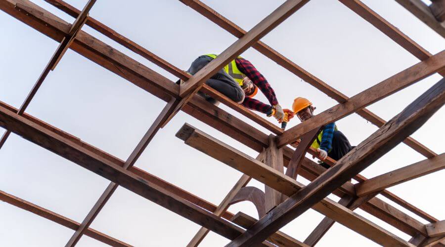 Professional gutter cleaning services in Midway City, CA